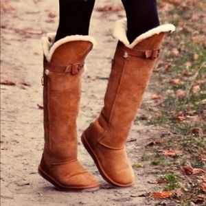 EMU AUSTRALIA WOMEN’S SHEEPSKIN HI BOOTS SZ 6